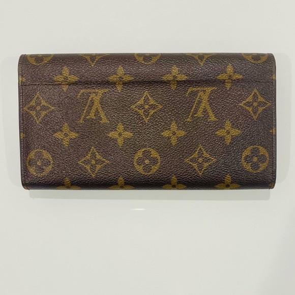 Authentic Louis Vuitton Sarah Monogram Wallet - Picture 2 of 10